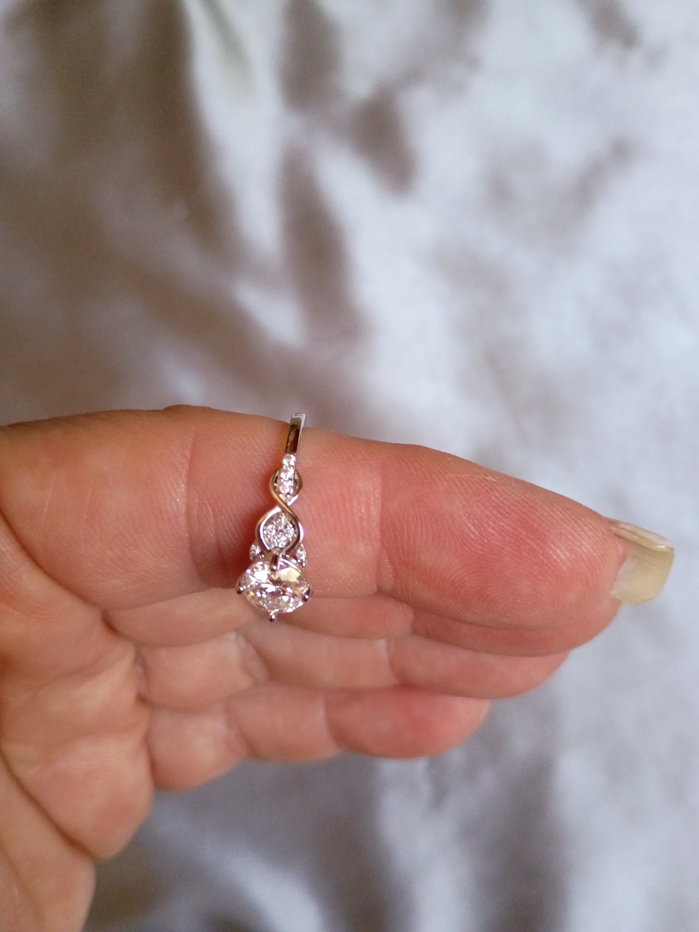 Fahonie Moissanite Women's 1CT D Color VVS1 Clarity, Round Cut Size 8 - Picture 4 of 8